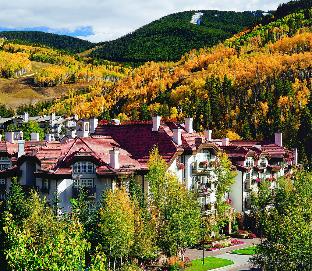 Splendoare de Toamnă în Satul Vail